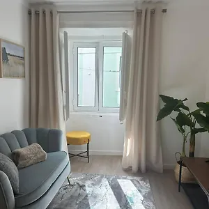 https://apt-stylish-renovated-in-chiado.hotels-lisbon-portugal.com